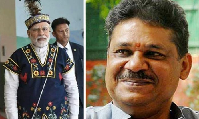 FIR against Kirti Azad for mocking PM Modi dress