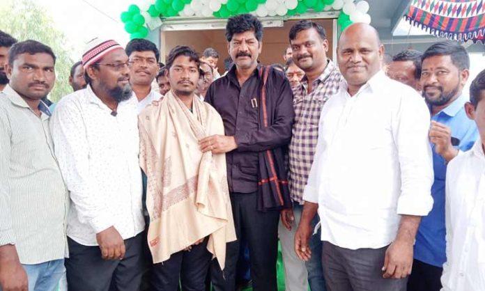 MLA Shankar Naik honored Kabaddi player Sheikh Shahid