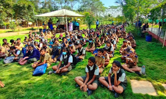 Children Visit Sid's Farm