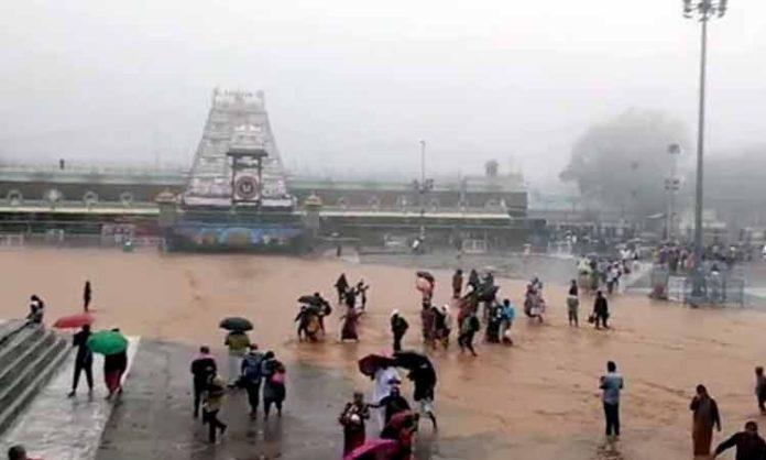 Mandous cyclone: Heavy Rain in Tirumala