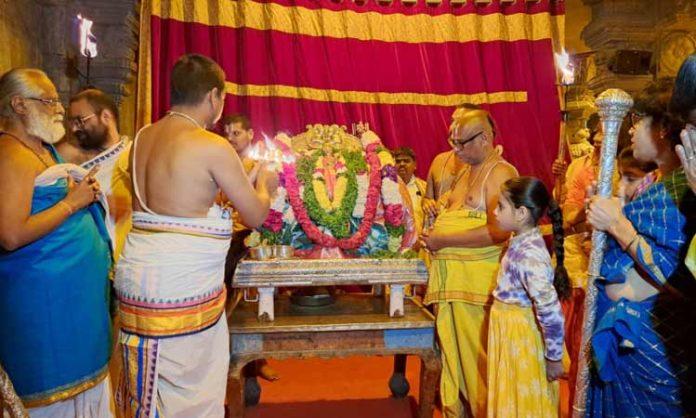 Unjal Seva to Goddess Yadadri Aandal in glory
