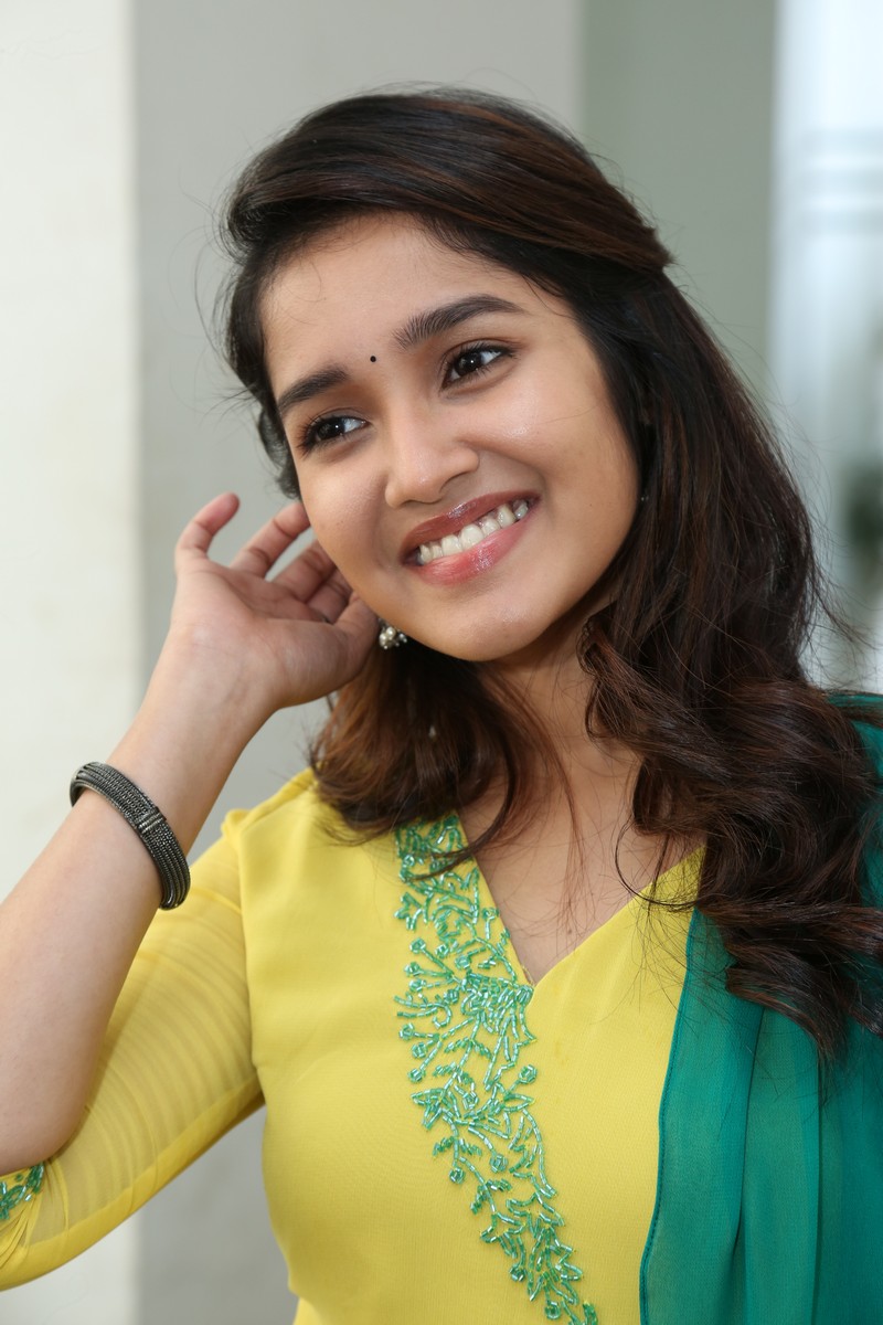 Actress Anikha Surendran Interview Photos
