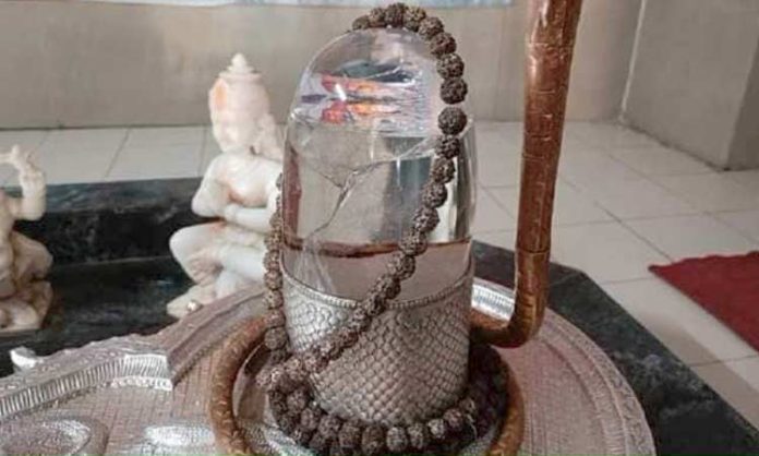 Cracks in Shivling