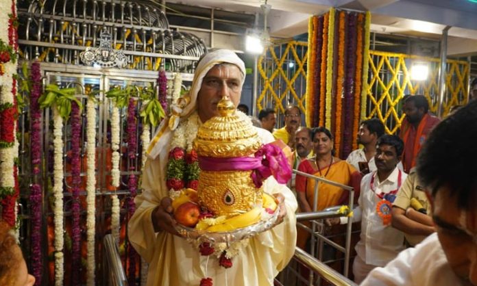 Harish rao visit Venkateswara swamy temple