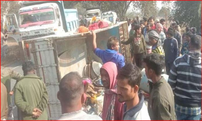 laborers Van overturns in Jharkhand