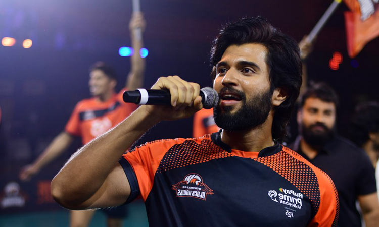 Vijay Deverakonda co-owns Hyderabad Black Hawks