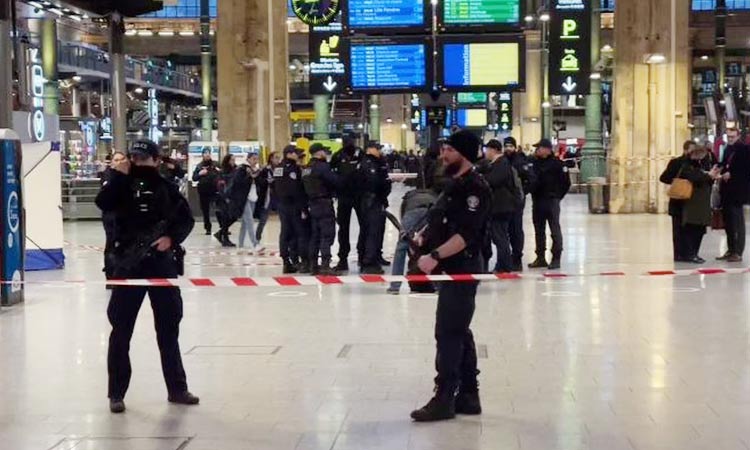 Passengers stabbed at Paris railway station