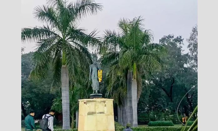 Change of name of Mughal Garden to Gautama Buddha Centenary