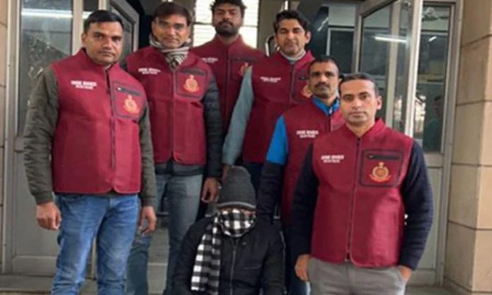 Lovers husband body burns Delhi
