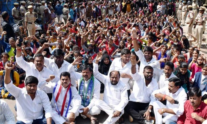 R Krishnaiah Protest Sankshema Bhavan