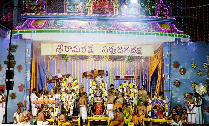 Vaikuntha Dwaradarshan was held as feast for eyes