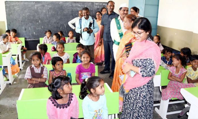 Mana ooru-Mana Badi 'Schools Start Today'