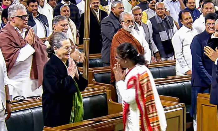 Sonia Gandhi Sits alone during budget session in parliament