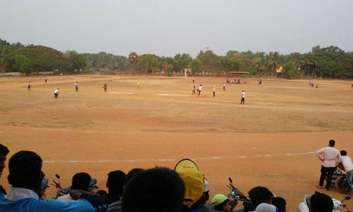 Two students died of stab wounds in a cricket match