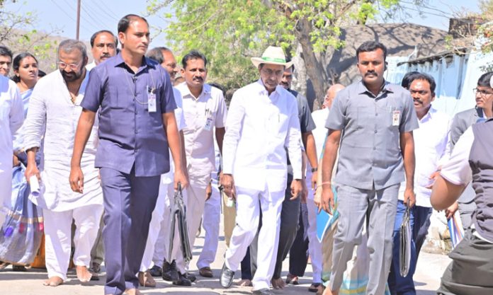 CM KCR visit kondagattu anjaneya swamy temple