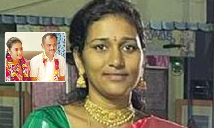Mancharyala municipal commissioner wife suicide