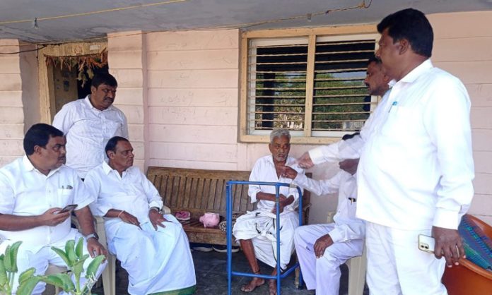 MLA Chilumula Madan Reddy visited former Sarpanch