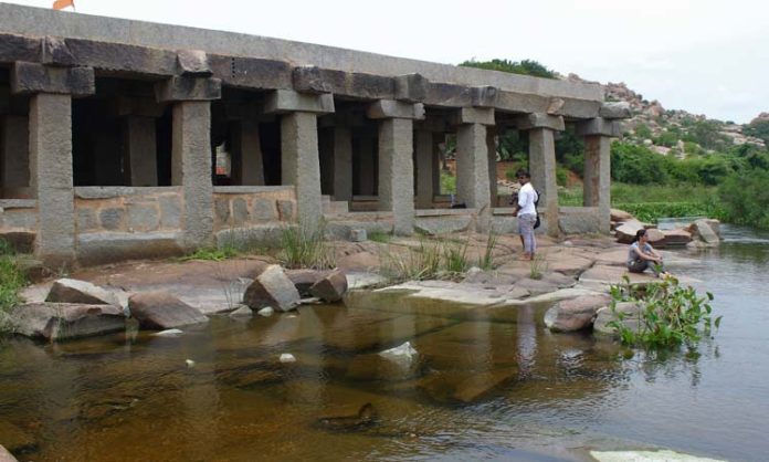 Police warning to foreign tourists in Hampi