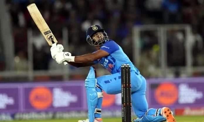 IND vs NZ 3rd T20: Ind 102/2 after 10 overs