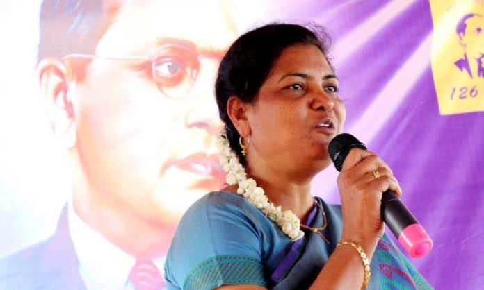Tamil poet Sukirtharani rejects Devi Awards