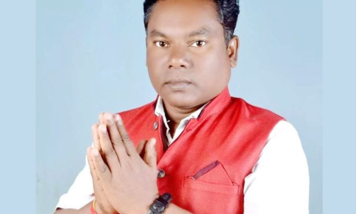 Bijapur BJP leader killed by Naxals