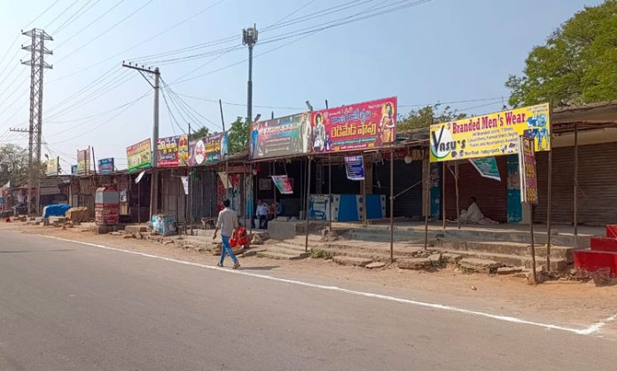 Voluntary bandh in Yadagirigutta