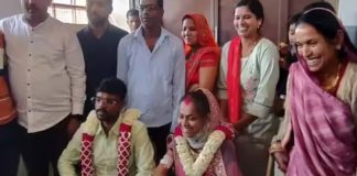 Groom marry bride in hopital