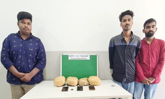 Three arrested for transporting ganja