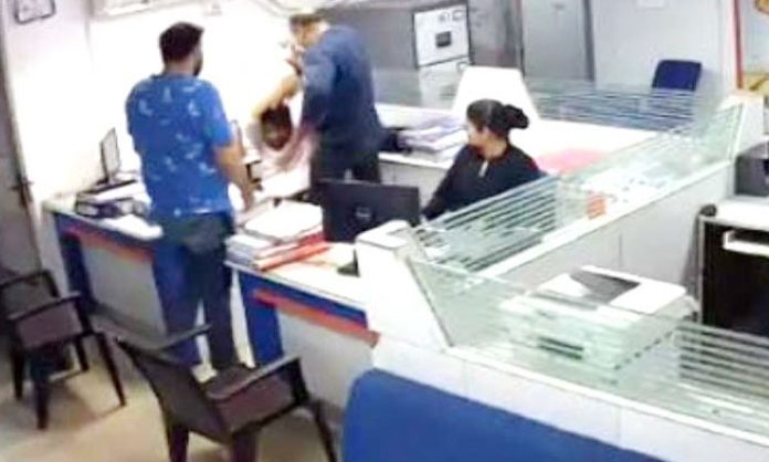 Assault on bank employee in Gujarat