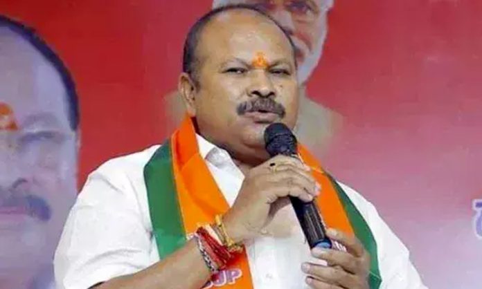 Kanna Laxminarayana quits from BJP