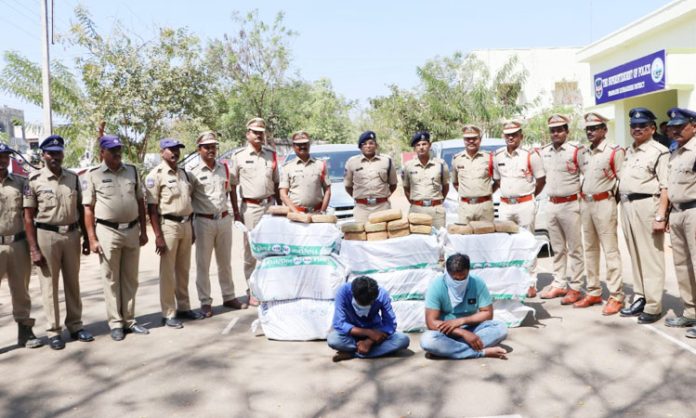 police arrested the people who were transporting ganja