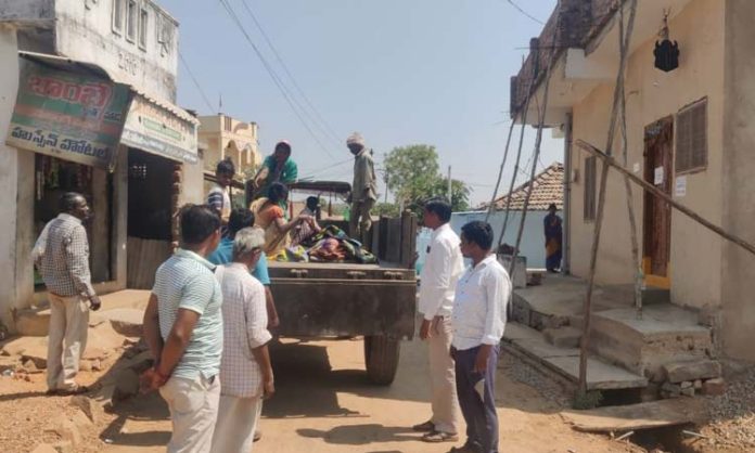 Sarpanch last rites of orphaned corpse