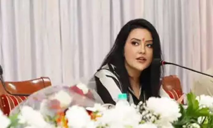 Amruta Fadnavis files FIR against designer