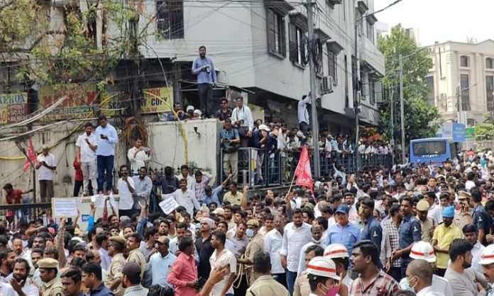 Electricity workers Dharna