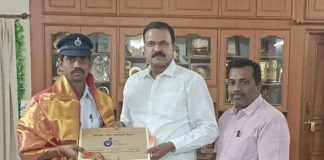 Former CBI JD Lakshminarayana praise constable