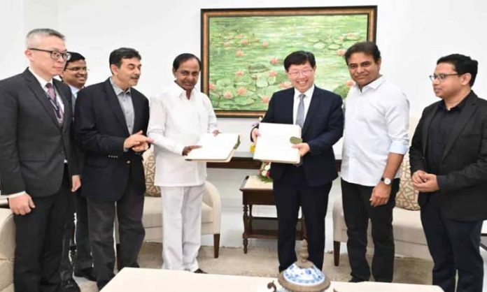 KCR and Foxconn Chairman Young Liu
