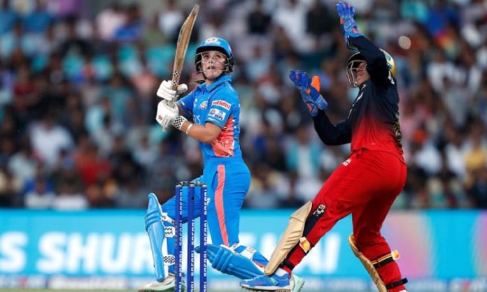 WPL: MI win by 4 wickets against RCB
