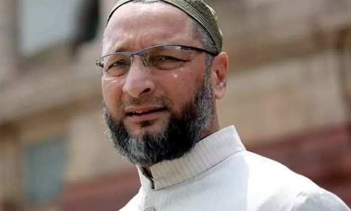 Asaduddin Owaisi support of KCR's Family