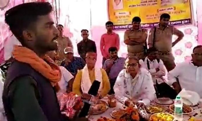 UP journalist questions minister over promises