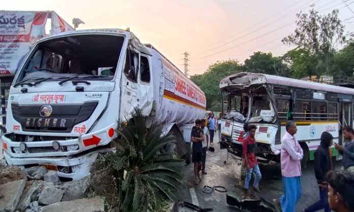 RTC Bus hit Oil Tanker in Khammam