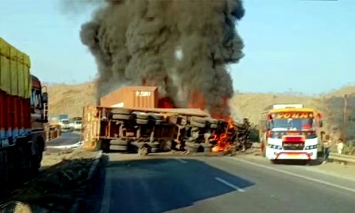 2 burnt alive after truck catches fire in MP