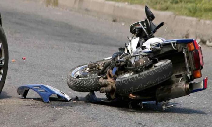 bike hits tree in nizamabad district