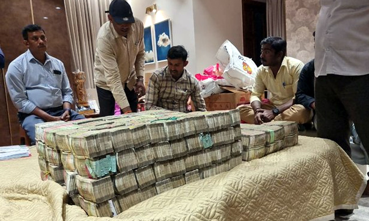 Lokayukta officials raid at residence of Prashant Madal