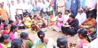 Ministet Dayakar rao and his wife lunch with womens