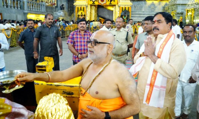 Errabelli Dayakar Rao visit Yadadri Temple