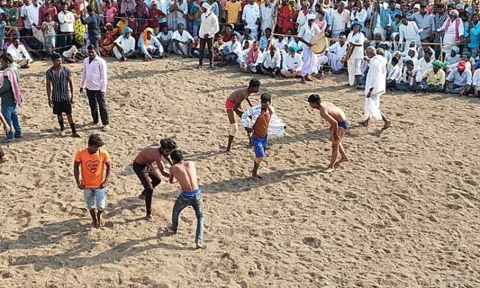 exciting wrestling matches in kamareddy