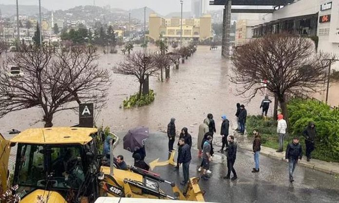 Floods kill 10 in Turkey's earthquake zones