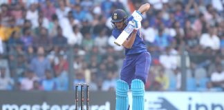 India loss 4 wickets