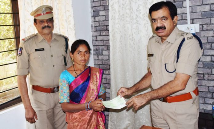 Financial assistance to Home Guard family