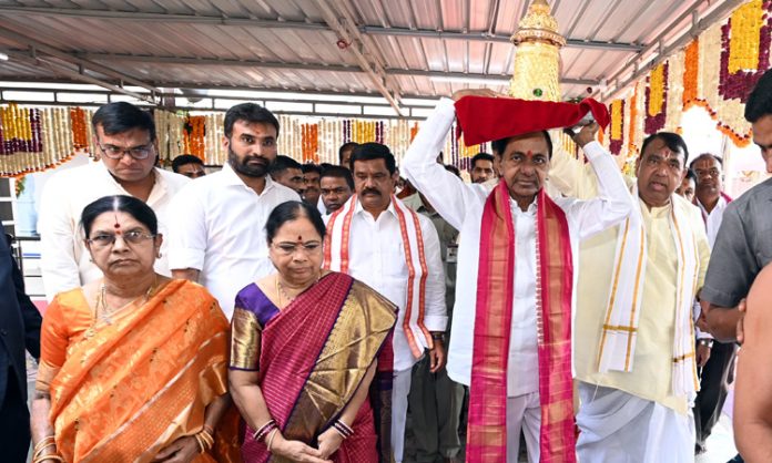 CM KCR Visit Venkateswara Swamy Temple in Kamareddy